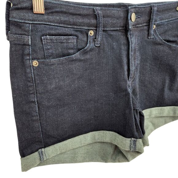 Universal Thread Mid Rise Denim Short Shorts Size 6 Cuffed Pockets Dark Wash - Picture 2 of 7
